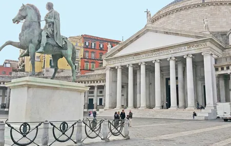 Tour of the historic center of Naples and National Archaeological Museum with local guide