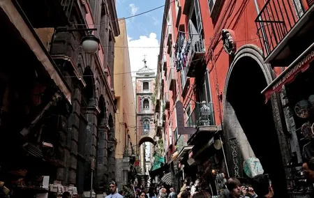 Naples walking tour + Neapolis buried