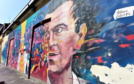 Rione Sanità Street Art and Traditions Tour for Small Groups