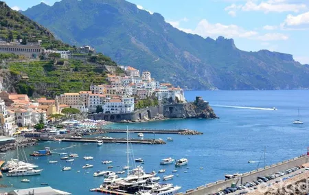 Transfer Amalfi Coast with stop and wait 2 hours Pompeii or Herculaneum or Vesuvius