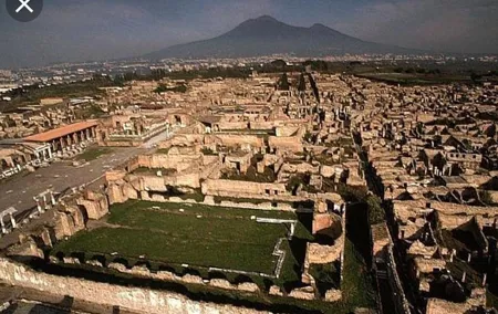 8:30 a.m. - Pompeii and photos Panoramica di Napoli (morning)
