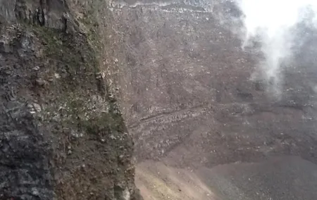 Transfer from Naples to Positano with a 2hr stop at Mount Vesuvius(1-8 PAX)