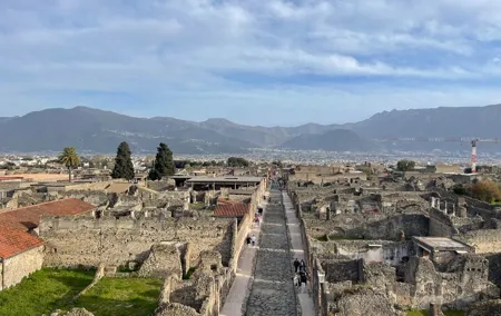 Private Transfer From Naples to Positano with a 2-hour stop in Pompeii