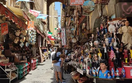 Small-Group Walking Tour of Naples