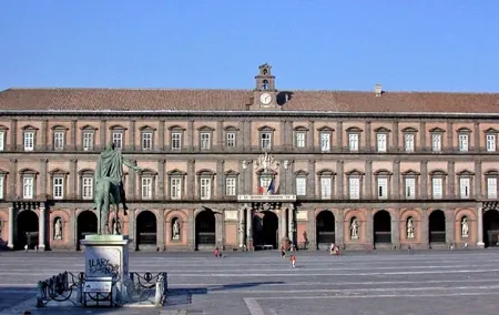 Private Walking Royal Tour of Naples: Castles and Kings