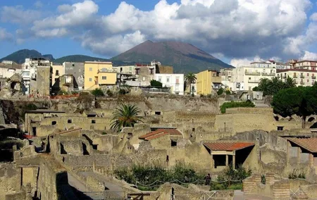 Tramvia Napoli: Transfer to Herculaneum Ruins + Vesuvius