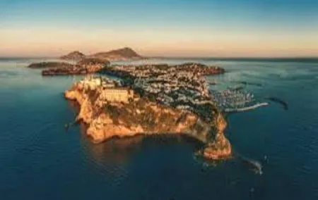 Private Boat Tour to Ischia and Procida from Naples