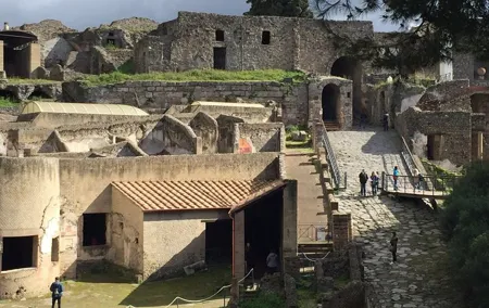 Transfer From Naples To Sorrento or Amalfi Coast with stop in Pompeii