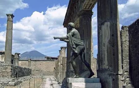 Tour Pompeii excavations archaeological park