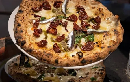 Naples: Pizza Tasting Gourmet Experience
