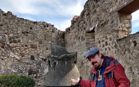 Pompeii to Vesuvius Tour with Skip-the-Line Tickets to Ruins & Volcanic Crater