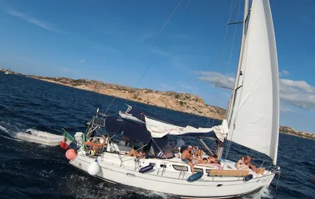 Daily Private Excursions by Sailing Boat in the Gulf of Naples