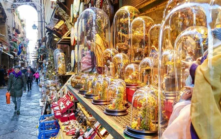 Naples in Christmas Time Tour with San Gregorio Armeno Market & City Highlights