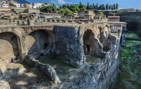 Tour of the Ruins: Hercolaneum, Oplontis, Pompeii (FullDay 8h)