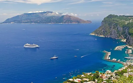 Private Transfer: Naples to Capri by Speedboat