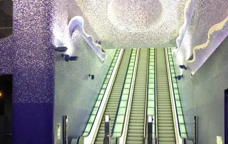 Naples tube: Where art meets Travel
