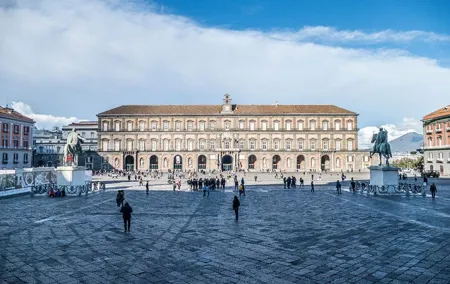 Royal Palace Napoli Guided Walk