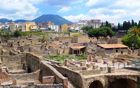 Tour Herculaneum Archaeological Park and Mount Vesuvius