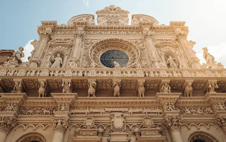 Private transfer: Naples to Lecce, 2h stop in Castel Del Monte