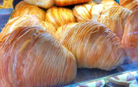 Private Naples Walking Tour with Pizza and Sfogliatella tasting
