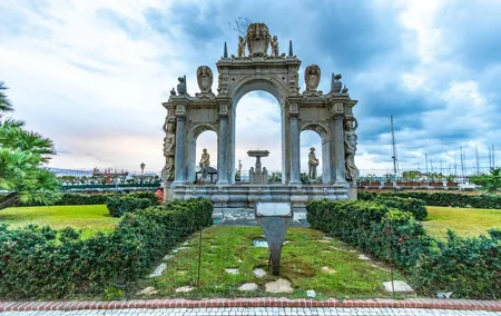 Historic Naples: Exclusive Private Tour with a Local