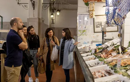 Cesarine: Market Tour & Dining at a Local's Home in Naples