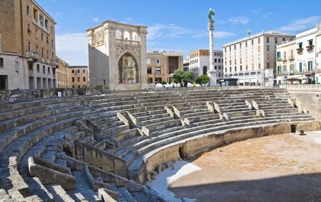 Private transfer: Naples to Lecce, 2h Stop in Polignano a Mare
