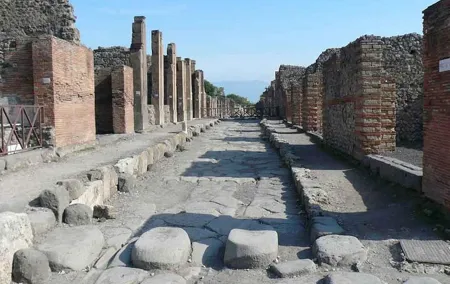 Transfer From Naples Railroad Station To Sorrento Via Pompeii