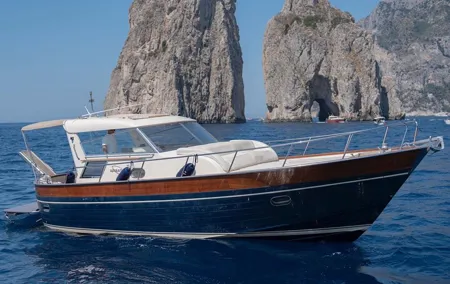 Gulf of Naples Private Boat Tour Experience on Apreamare