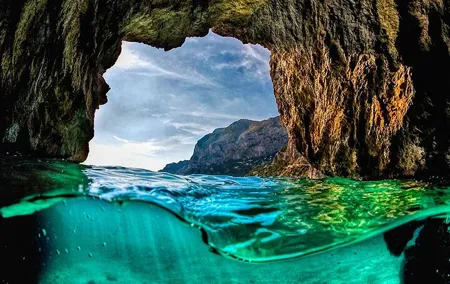 Capri Boat Tour of the Caves with Free Time from Naples