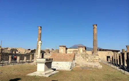 Pompeii-Amalfi Coast tour from Naples with licensed guide included