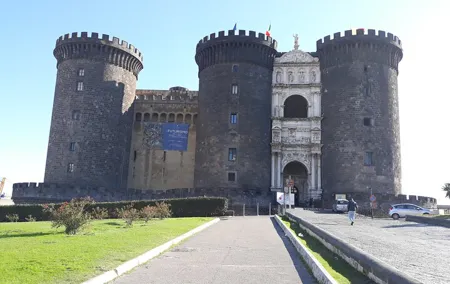From Naples: Private Old Naples Tour, Lunch and Wine Tasting