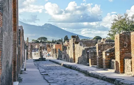 Pompei, Ravello, Amalfi and Vietri Sightseeing Tour