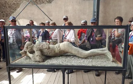 Guided Tour of Pompeii Ruins with Transfer Service