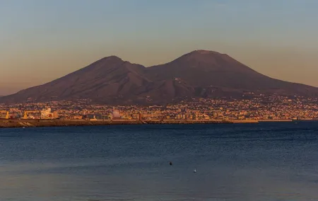Unique walk around the crater of the Vesuvius