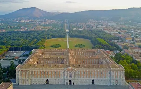 Private Tour to Royal Palace of Caserta and San Leucio from Naples