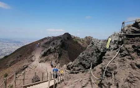 Herculaneum Ruins Skip the Line Guided Tour & Vesuvius with Luxury Minivan