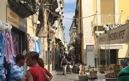 Transfer -Naples to Positano with a stop in Sorrento (1- 8 PAX) or vice versa