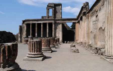 Last-Minute Tour to Pompeii and the Amalfi Coast