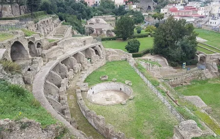 Tour of the Archaeological Park of Terme di Baia and Casina Vanvitelliana