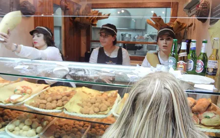 Naples Food Tasting Sightseeing and Local Eateries Guided Tour
