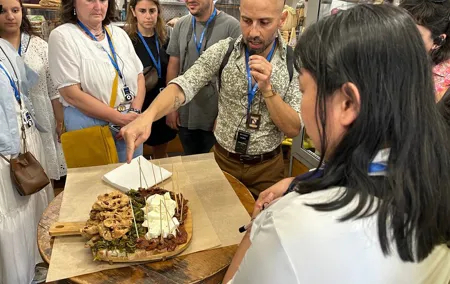 Budget-friendly Naples Street Food and Sightseeing Tour by Maria
