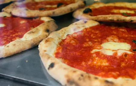 Naples Guided Tour of Spaccanapoli and Street Food Tasting
