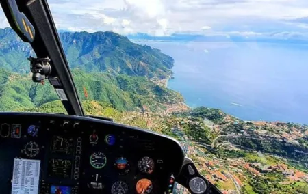 VIP Helicopter Flight: Pompeii & Capri + Wine & Lunch on Vesuvius