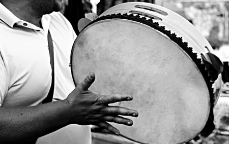 Sounds and Stories with Local Icons in Naples Music Tour