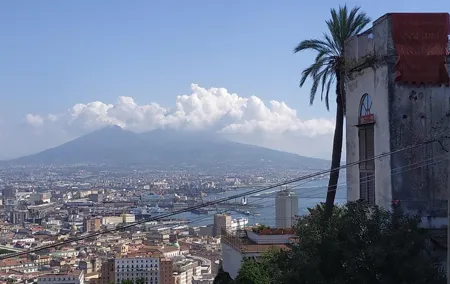 From the Charterhouse to the historic Naples market