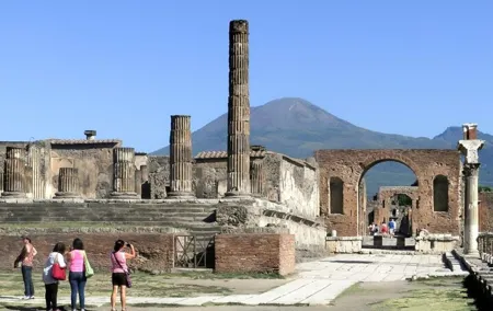 Tour of Pompeii and Positano from Naples with private Transfer