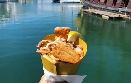 Guided Food Tour with Wine Tastings in Genoa