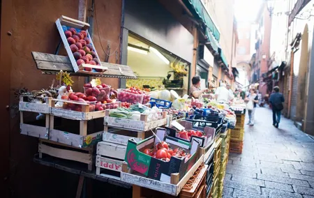 Private market tour, lunch or dinner and cooking demo in Camogli