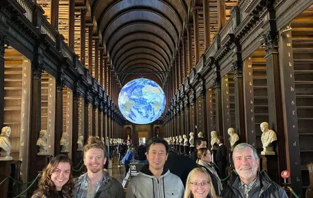 Dublin Book of Kells, Castle and Molly Malone Statue Guided Tour
